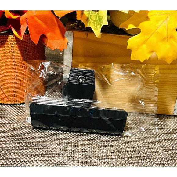 AEW Hook Chip Bag Clip - All Elite Crate Exclusive - FTW Brand New! - Picture 2 of 3